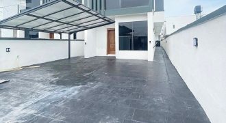 Huge Family Home in Quiet Position